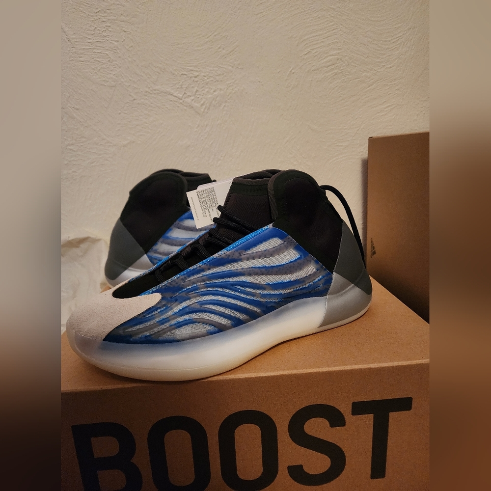 YEEZY QNTM FROZEN BLUE